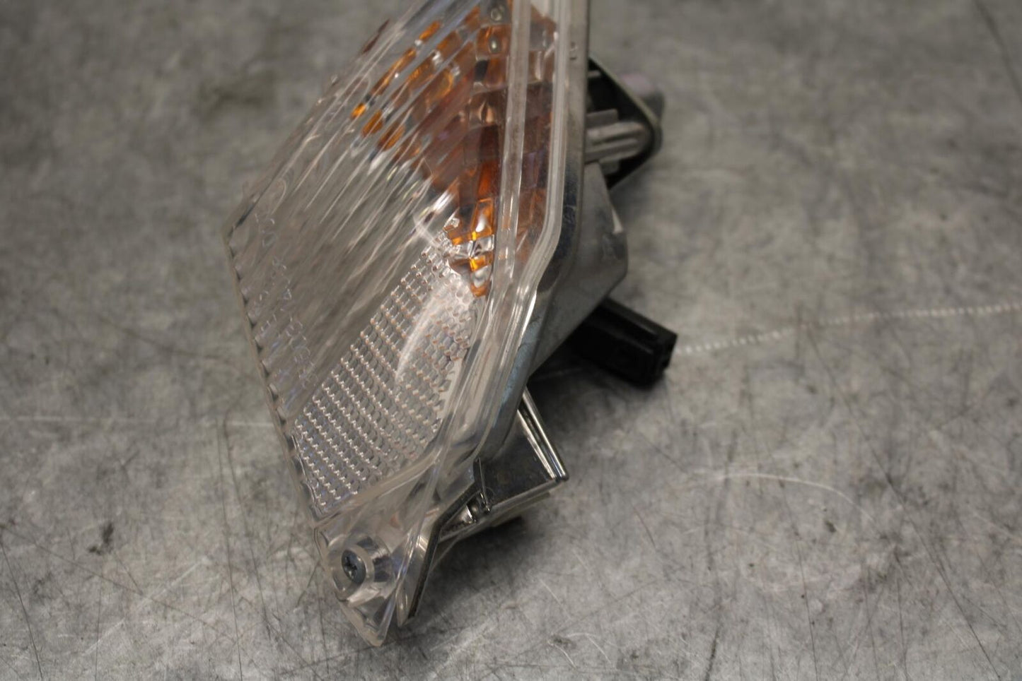 11-23 SUZUKI GSXR 750 RIGHT REAR BACK TURN SIGNAL LIGHT INDICATOR BB54