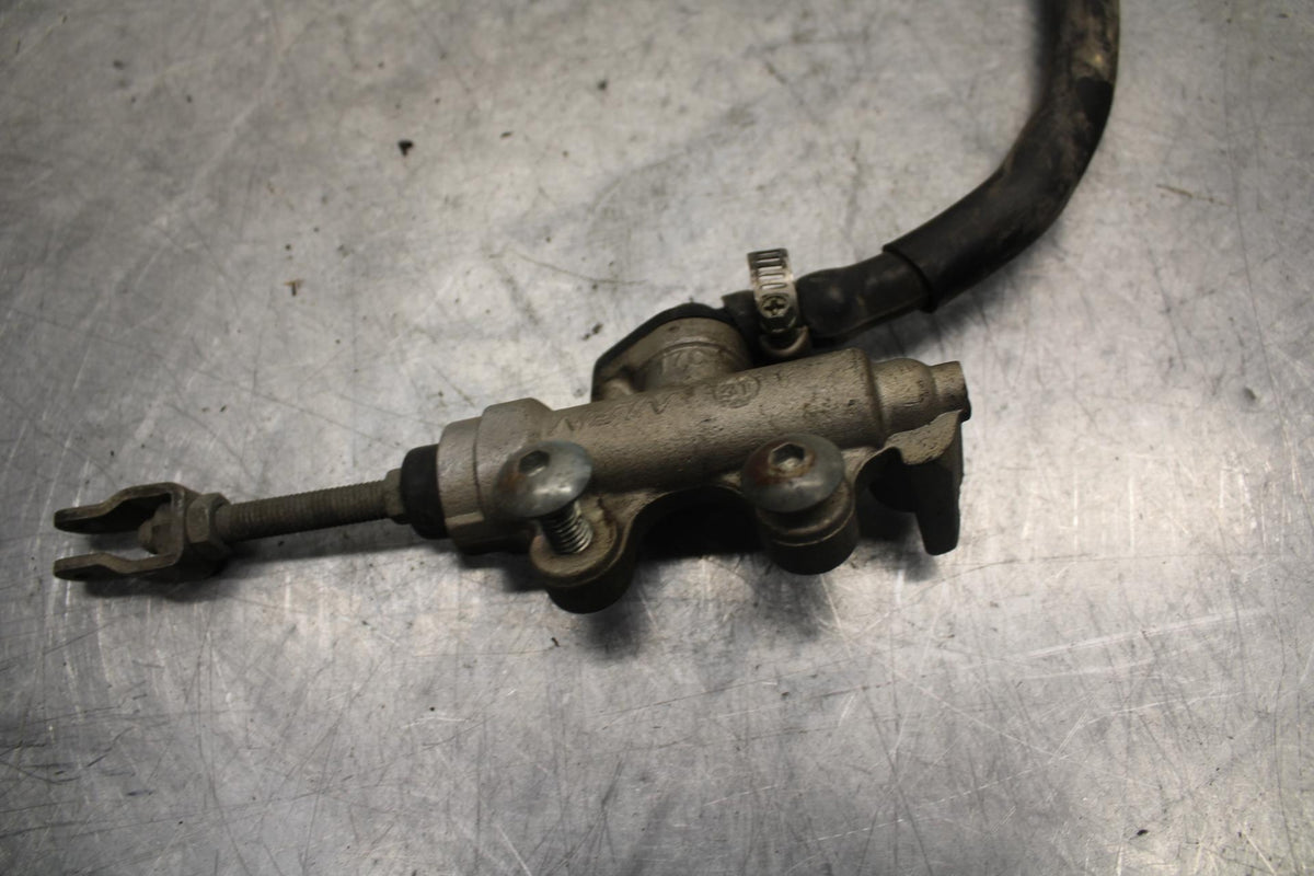 1994 Suzuki GSXR750W REAR BACK BRAKE MASTER CYLINDER W RESERVOIR BB17