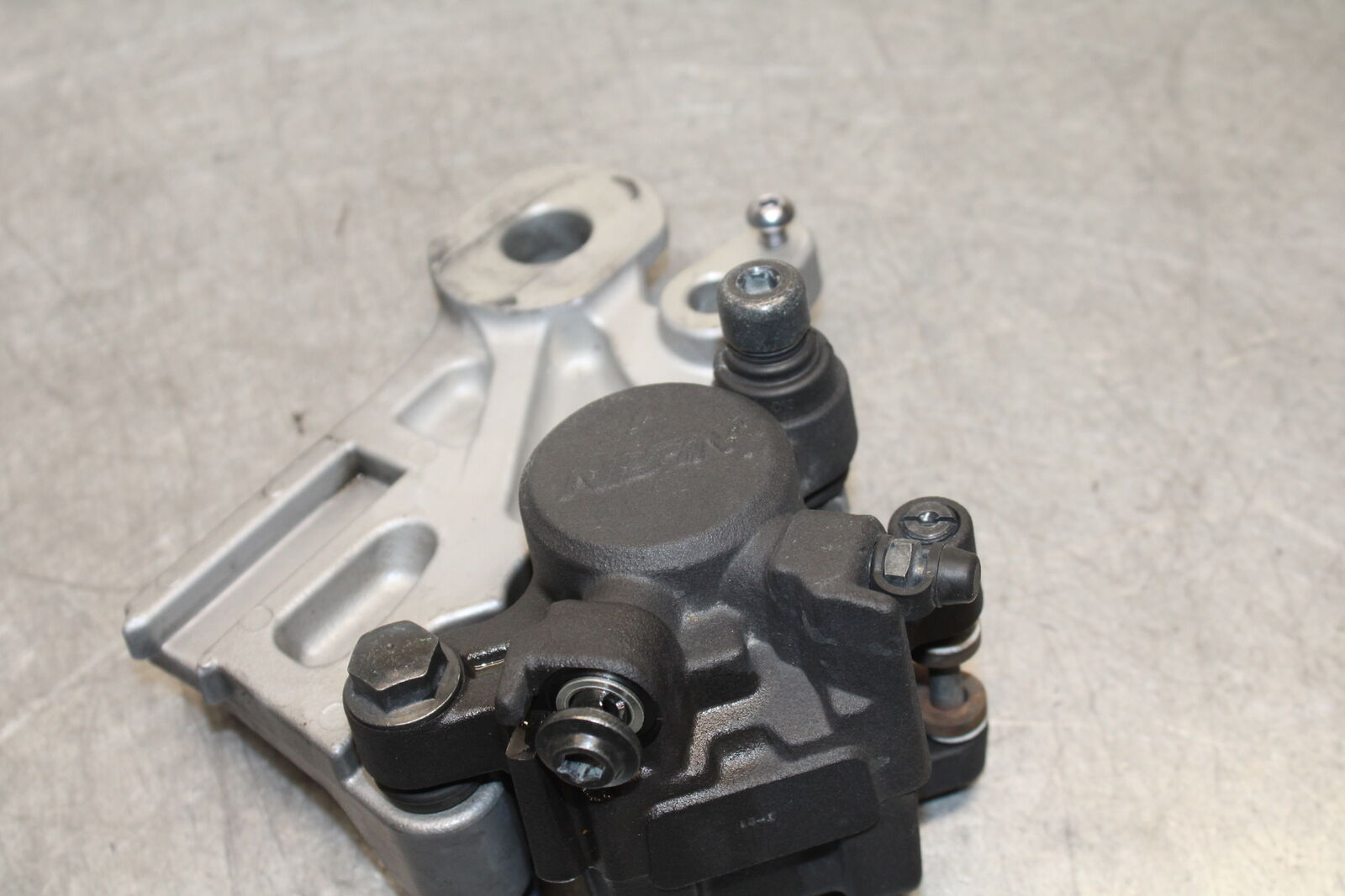 16-21 YAMAHA XSR900 REAR BACK BRAKE CALIPER W MOUNT BRACKET BB664