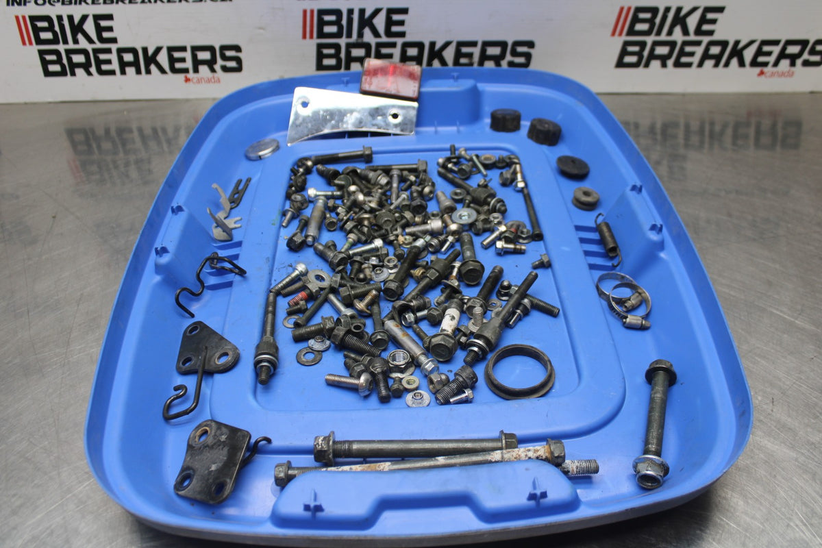 06 KAWASAKI VULCAN 900 MOUNTING BOLTS HARDWARE MOTOR SCREWS BB799