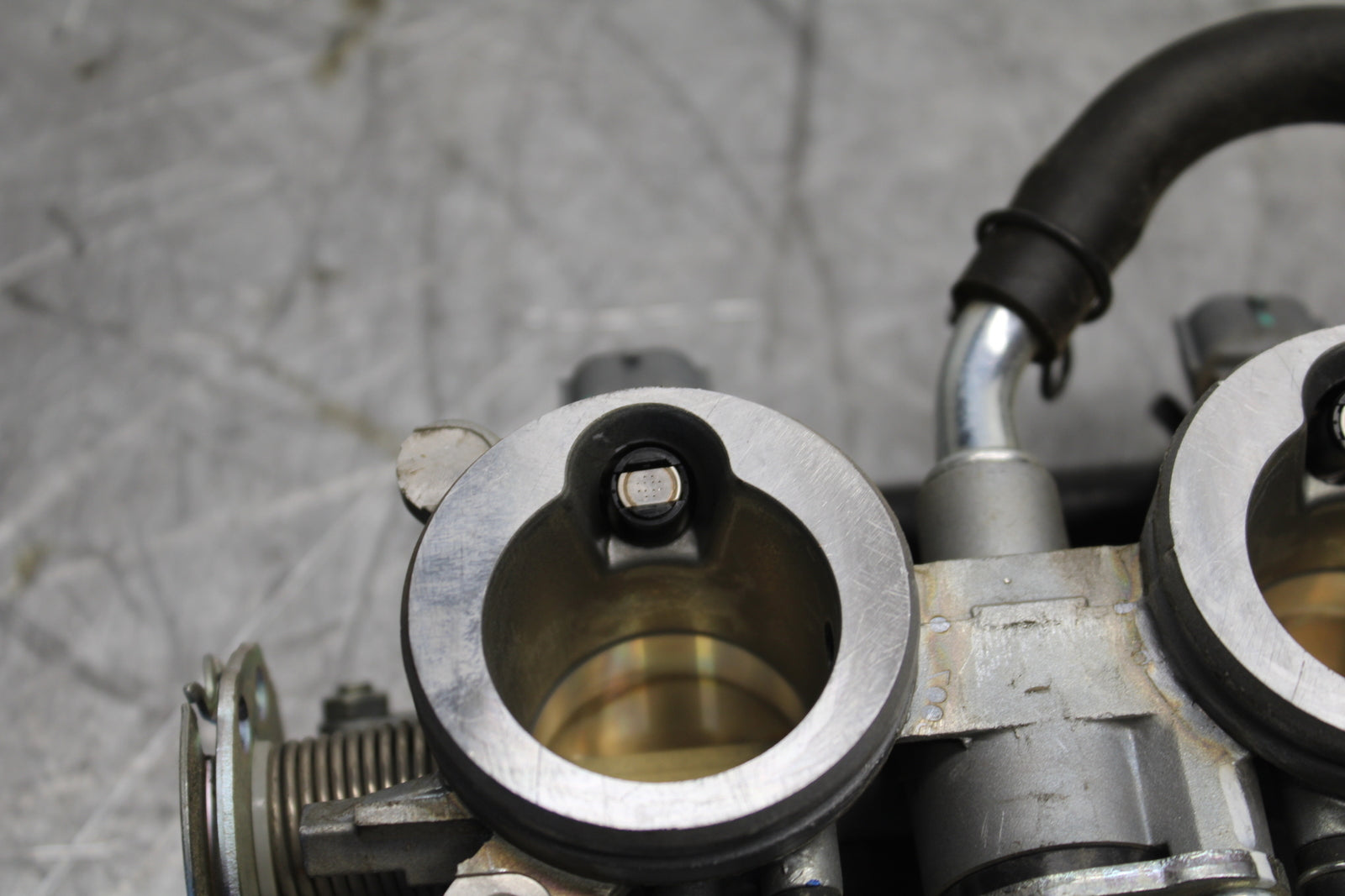 19-22 KAWASAKI Z400 MAIN FUEL INJECTORS / THROTTLE BODIES BB708