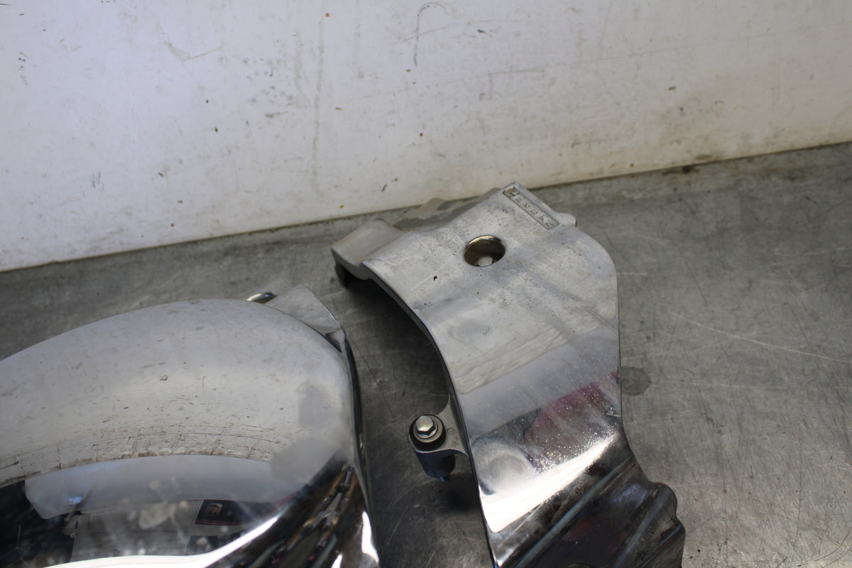 04 SUZUKI INTRUDER 800 ENGINE SPROCKET COVER BB758