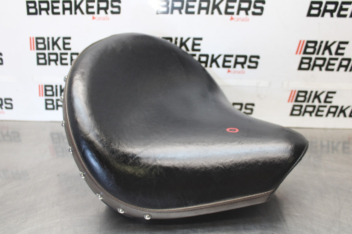 08 YAMAHA V STAR 1100 XVS1100AW CLASSIC FRONT DRIVERS SEAT BB916