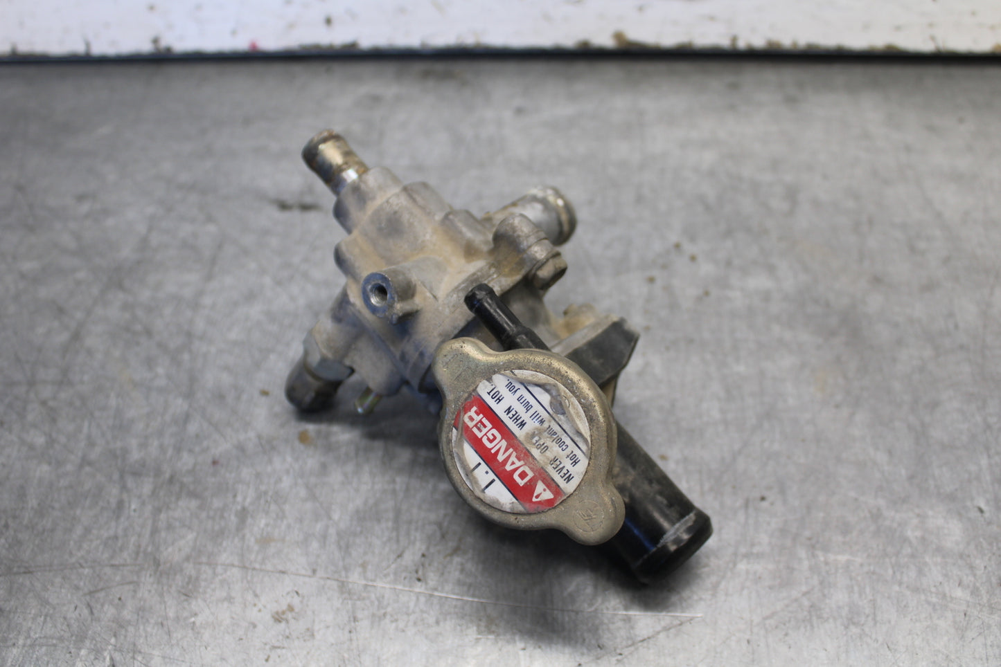 02-04 HONDA VTX1800S THERMOSTAT W HOUSING ASSEMBLY BB712