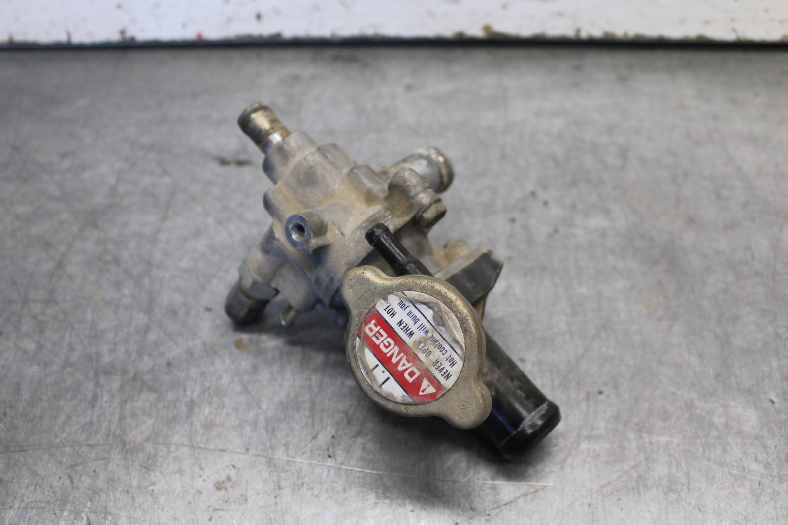 02-04 HONDA VTX1800S THERMOSTAT W HOUSING ASSEMBLY BB712