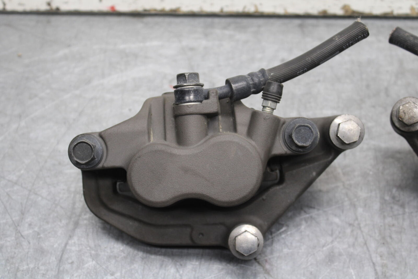09-15 YAMAHA FZ6R RIGHT LEFT FRONT BRAKE CALIPER SET PAIR CALIPERS BB719