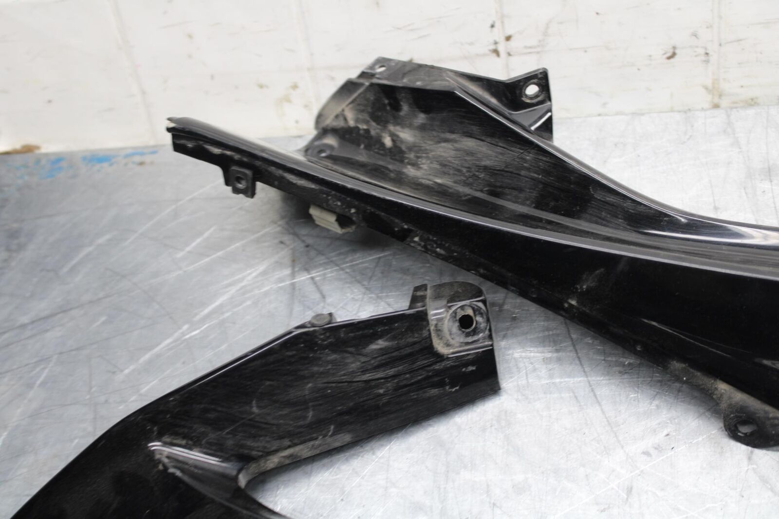 08-16 YAMAHA YZF R6 MID UPPER SIDE FAIRING COWL BB465