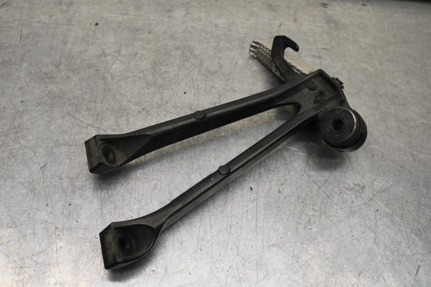 2011 Suzuki GSXR1000 REAR FOOT RESTS PEGS STEPS SET PAIR BB96