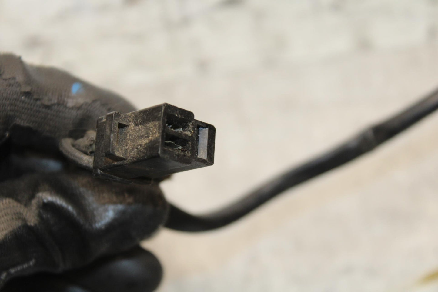 00-01 KAWASAKI ZZR600 STATOR MAGNETO ALTERNATOR GENERATOR COVER BB568