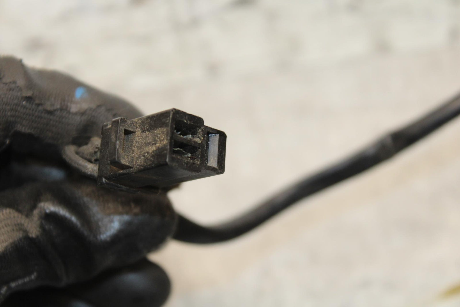 00-01 KAWASAKI ZZR600 STATOR MAGNETO ALTERNATOR GENERATOR COVER BB568