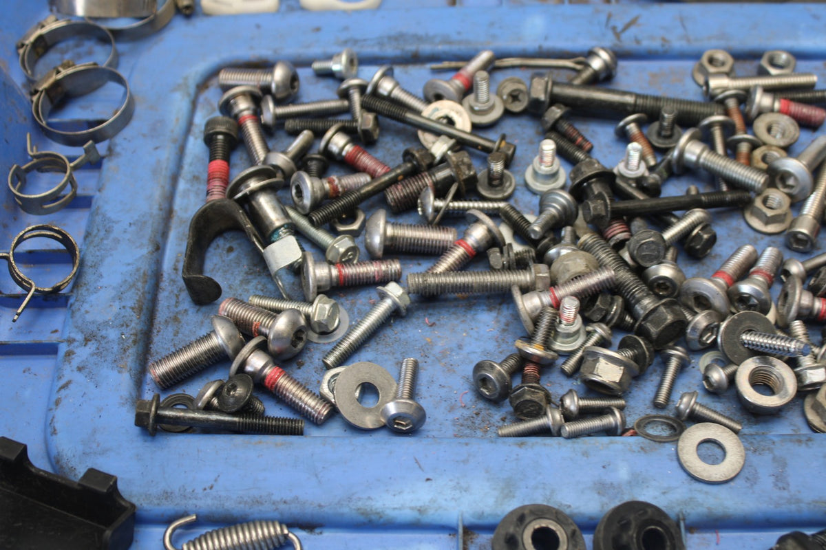 13-18 KAWASAKI NINJA ZX6R  MOUNTING BOLTS HARDWARE SCREWS BB908
