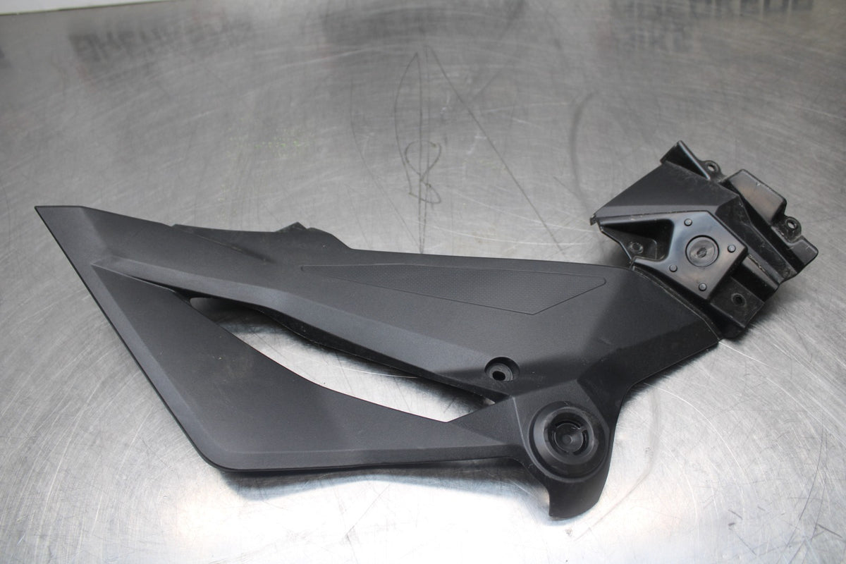 18-26 KAWASAKI Z400 RIGHT MID UPPER SIDE FAIRING COWL PLASTIC BB852