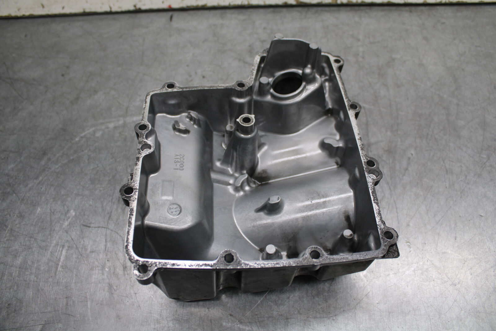06 YAMAHA YZF R6 ENGINE MOTOR BOTTOM OIL PAN COVER BB716