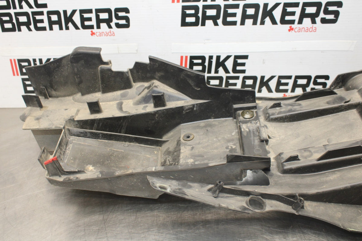 05-06 KAWASAKI NINJA ZX6R REAR BACK TAIL UNDERTAIL BATTERY TRAY PLASTIC BB877