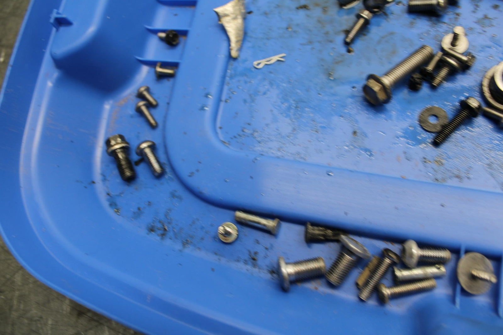 18 KAWASAKI Z 400 LEFTOVER  MOUNTING BOLTS HARDWARE MOTOR SCREWS BB469