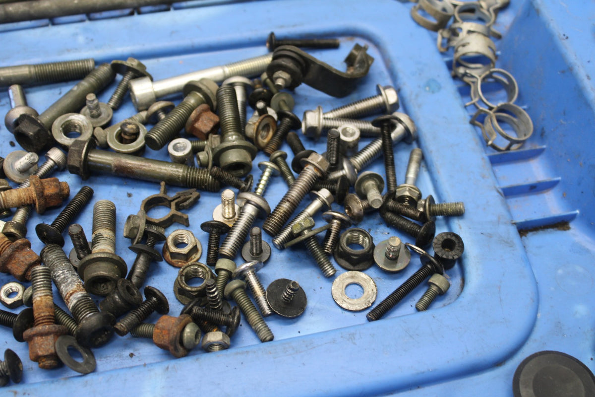 05 YAMAHA YZF R6 MOUNTING BOLTS HARDWARE SCREWS BB894