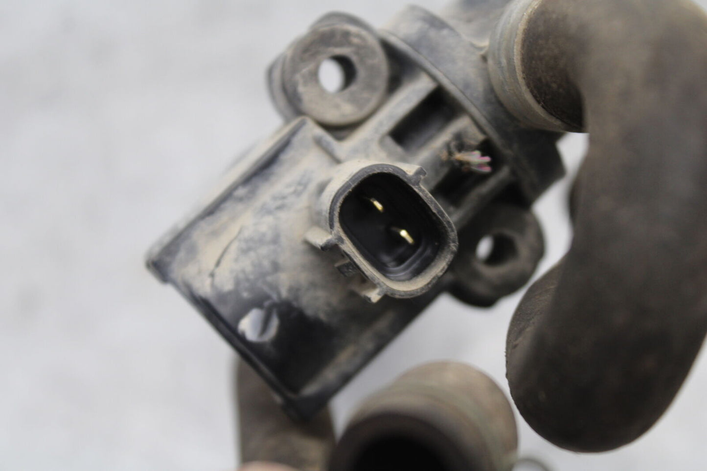 05-06 SUZUKI GSXR1000 AIR VALVE SOLENOID TOP ENGINE SENSOR 18510-29G00 BB663