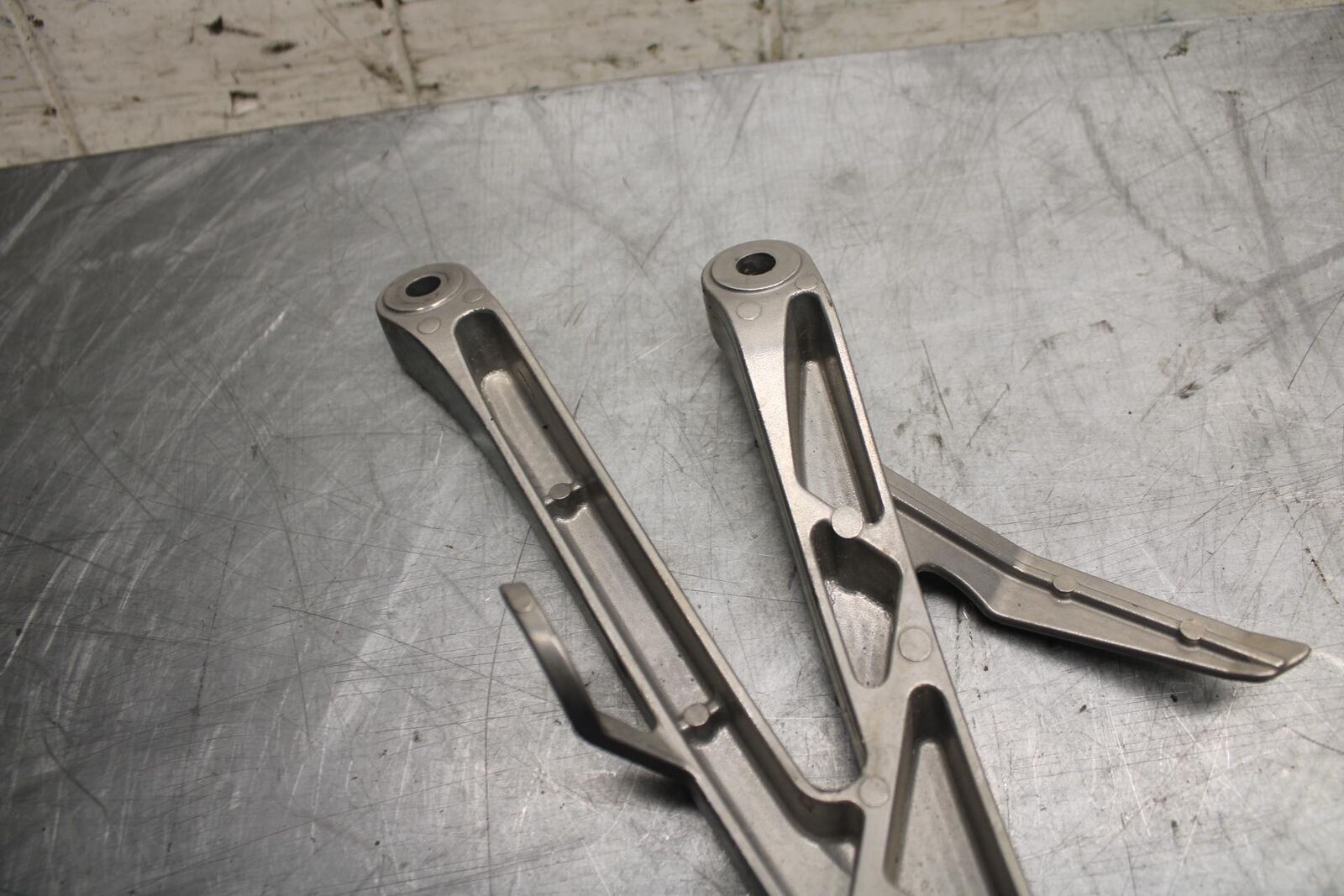 13-17 HONDA CBR600RR  RIGHT REAR BACK PASSENGER PEG BB502