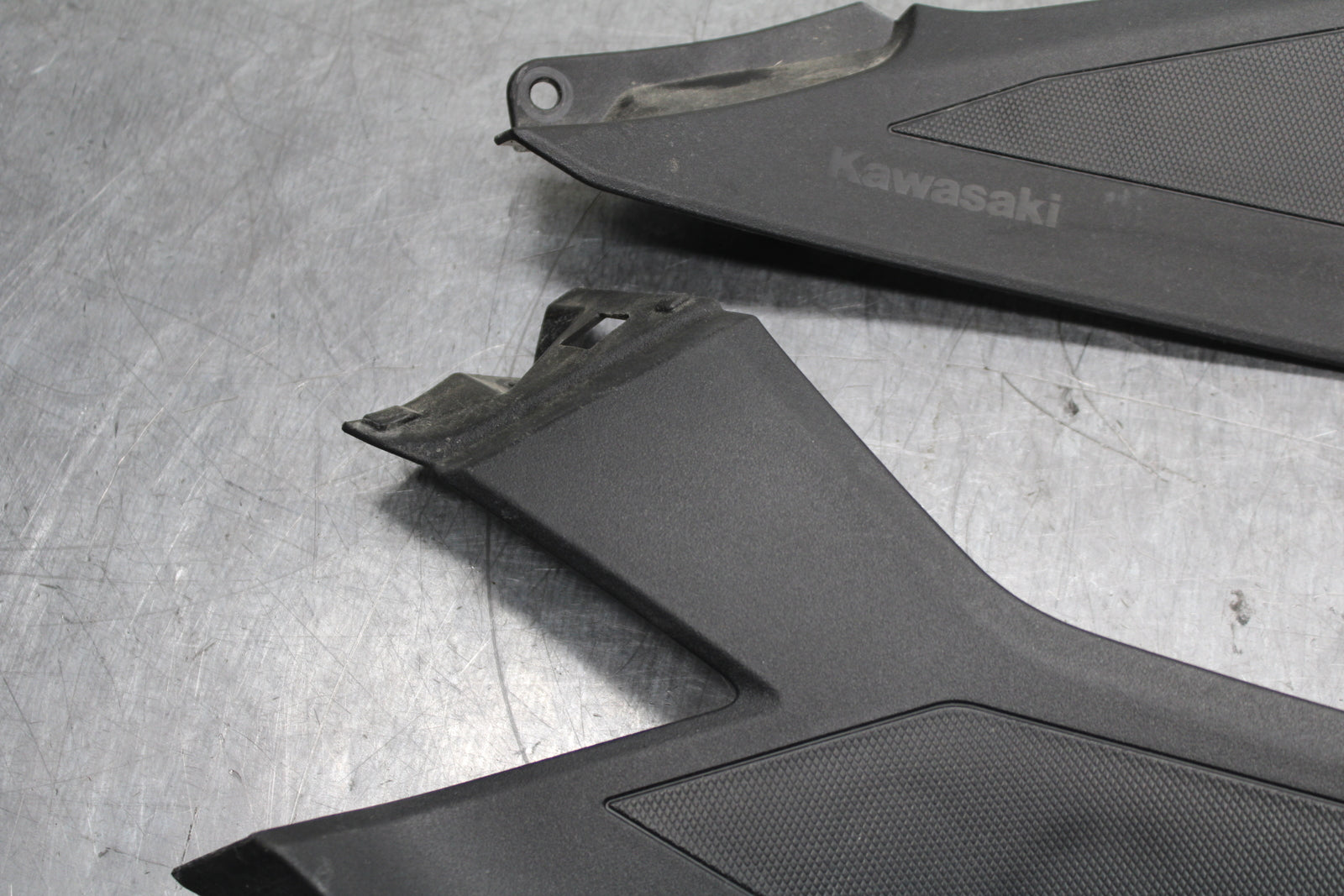 24 KAWASAKI NINJA 500 ABS RIGHT LEFT SIDE SEAT PANELS TRIMS COWLS FAIRINGS BB744