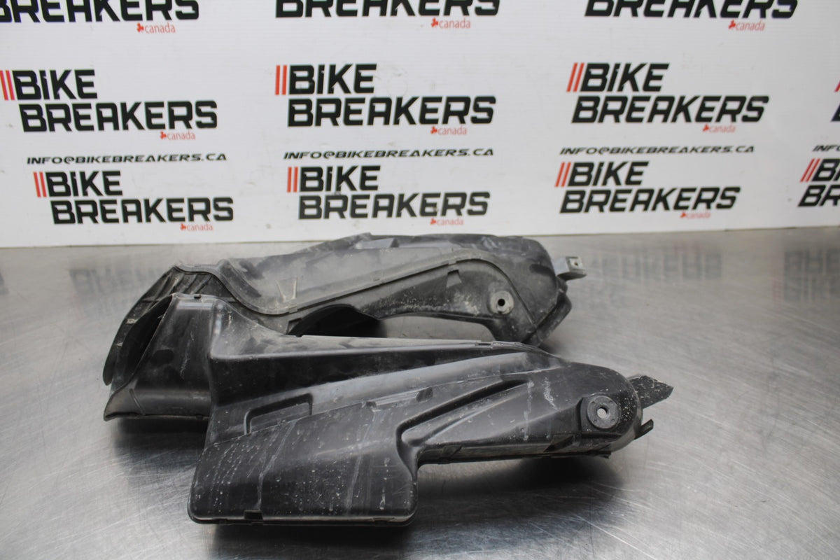 06-07 SUZUKI GSXR750 RIGHT LEFT AIR INTAKE DUCTS BB811