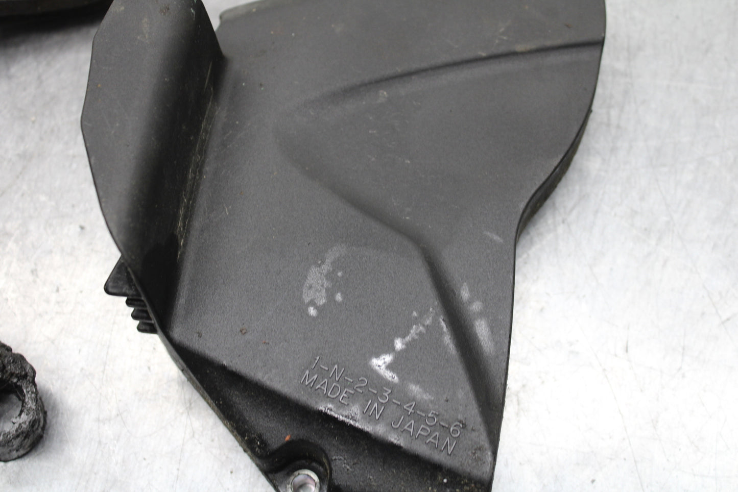 09-14 YAMAHA YZF R1 ENGINE SPROCKET COVER BB119