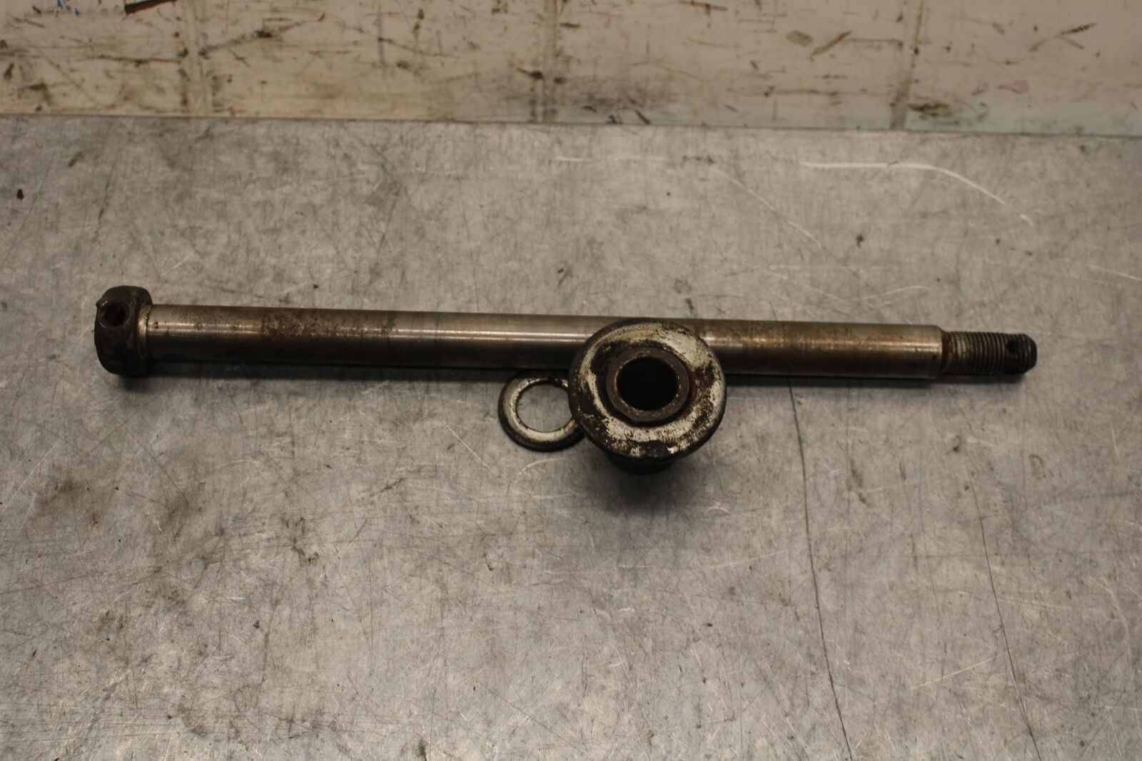 1982 Suzuki GS1100ES FRONT WHEEL RIM AXLE PIVOT BOLT BB55