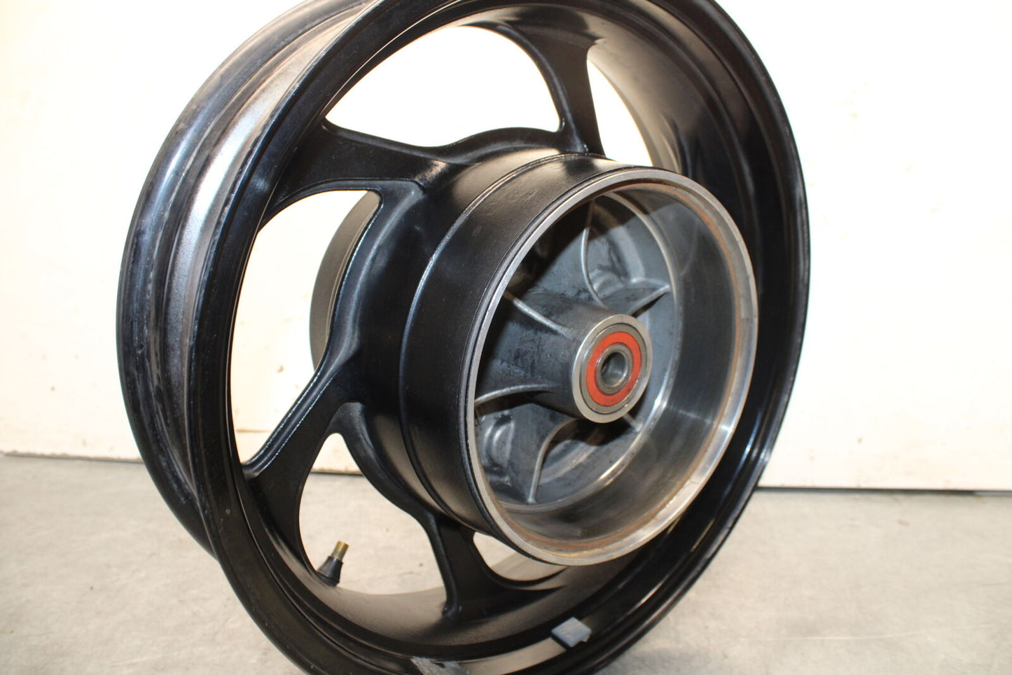 05-06 SUZUKI BOULEVARD M50 REAR WHEEL BACK RIM BB671