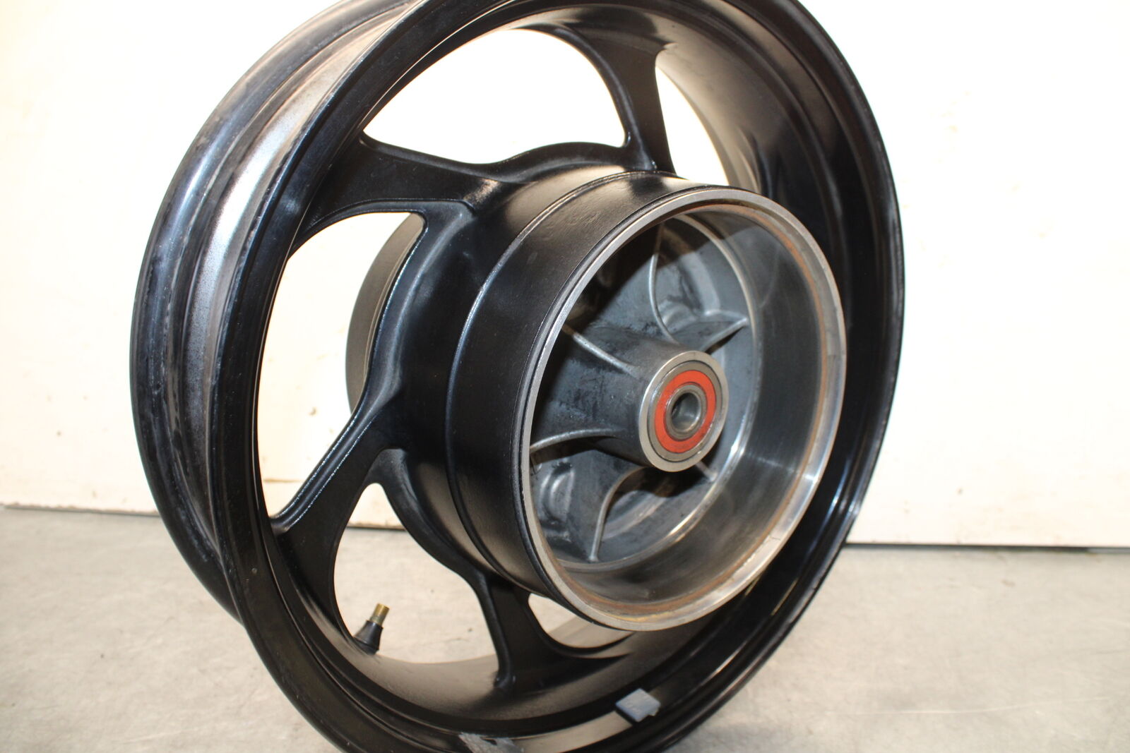 05-06 SUZUKI BOULEVARD M50 REAR WHEEL BACK RIM BB671