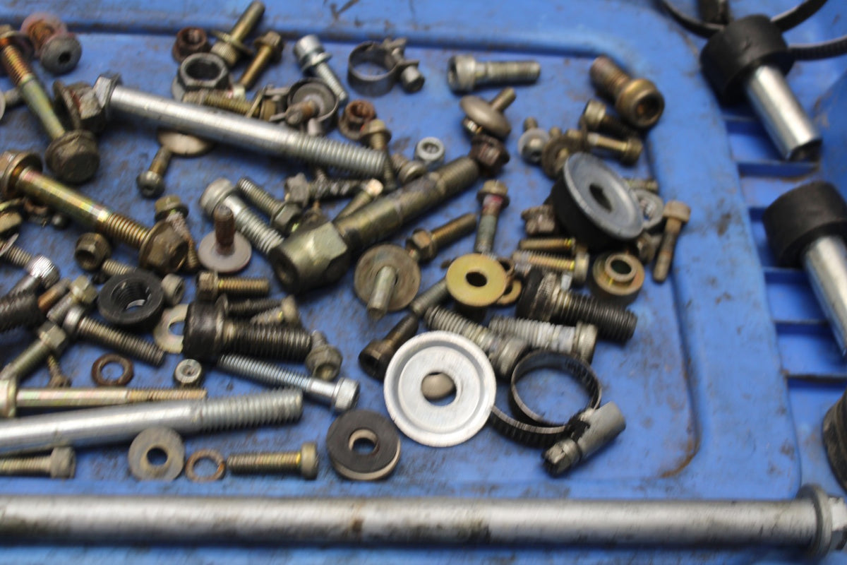 05 DUCATI SUPERSPORT 800 MOUNTING BOLTS HARDWARE SCREWS BB913