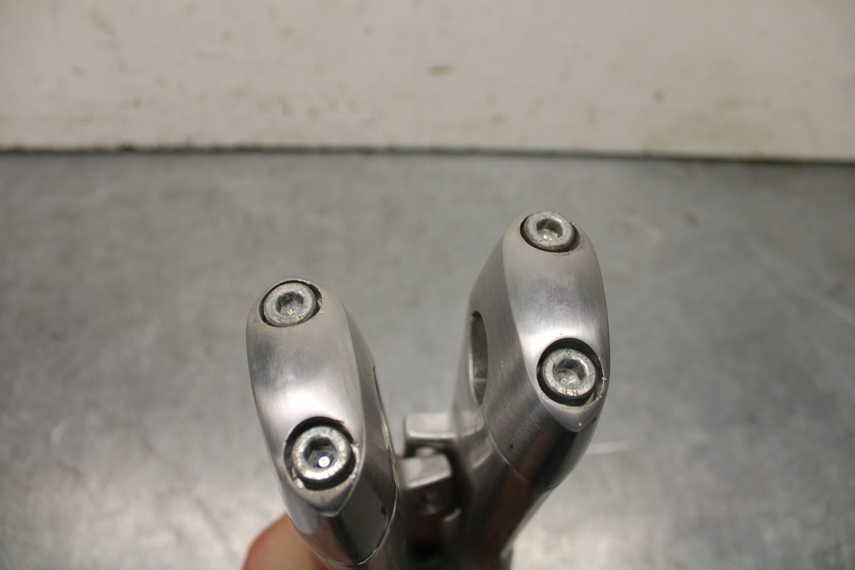05-06 SUZUKI BOULEVARD M50 HANDLEBAR RISERS BB671
