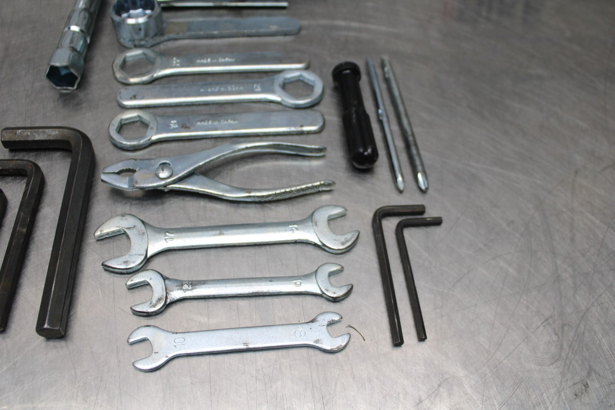 05-09 SUZUKI BOULEVARD C90 STOCK TOOLS OEM TOOL BAG KIT SET BB791