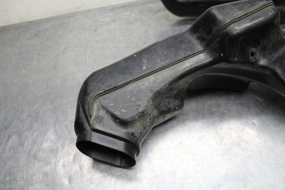 08-10 SUZUKI GSXR 600 RIGHT LEFT AIR INTAKE DUCTS BB132