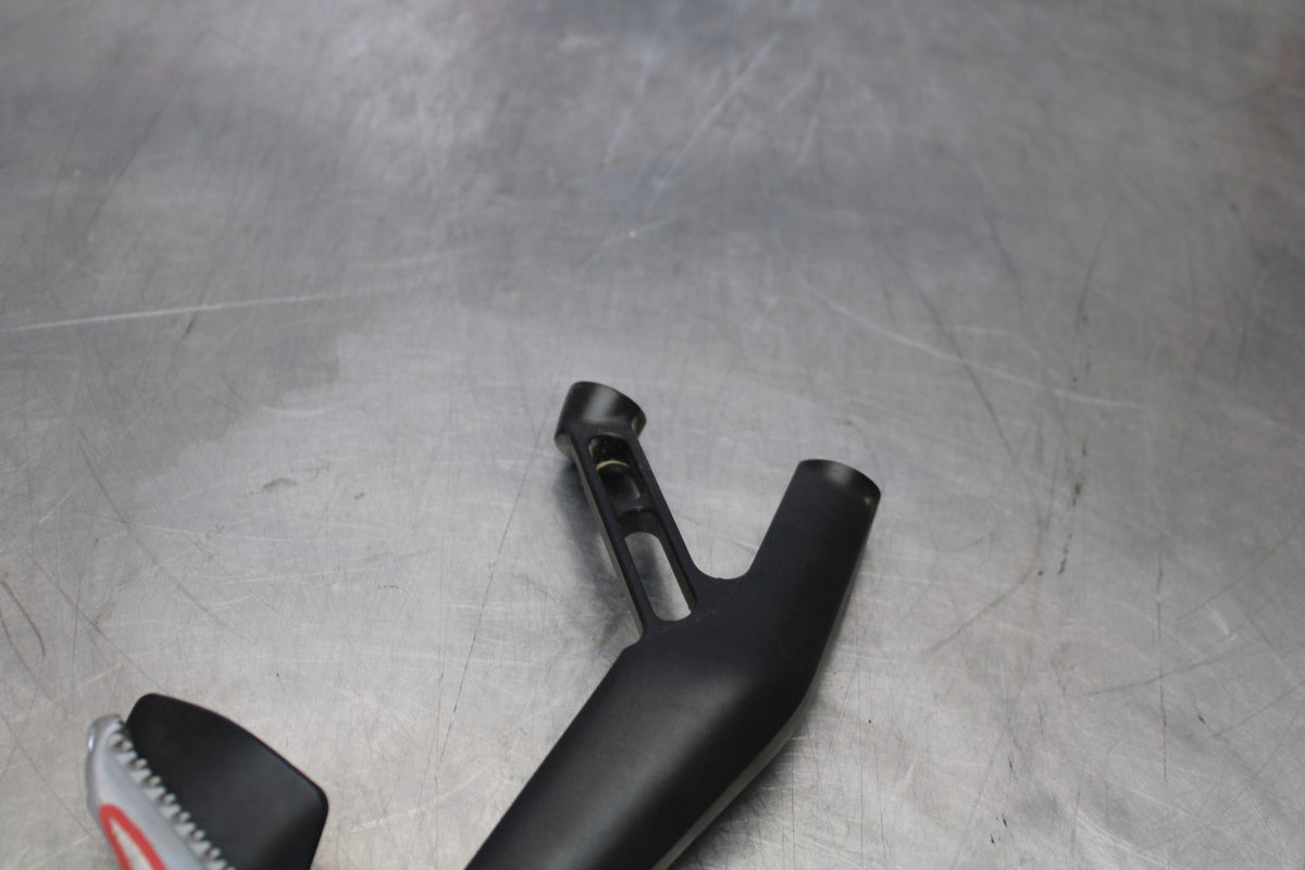 22-25 YAMAHA YZF R7 RIGHT REAR BACK PASSENGER PEG BB850