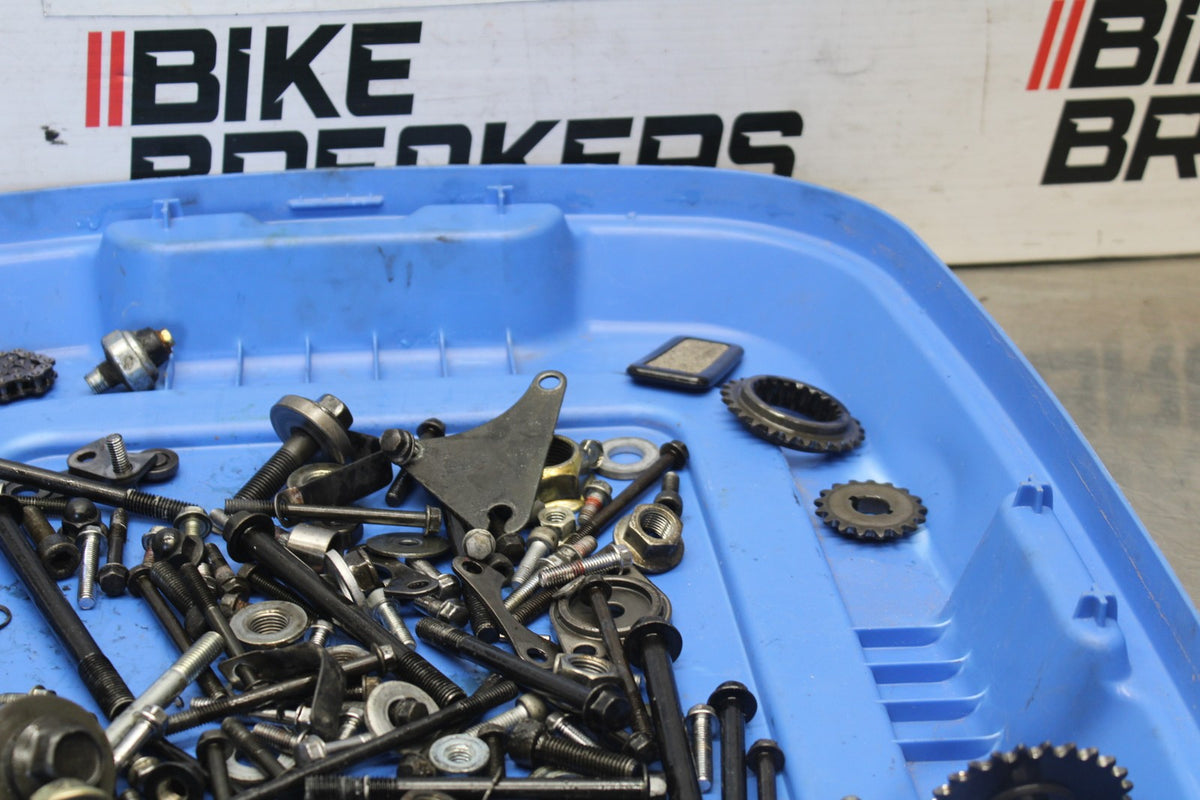 97 KAWASAKI VULCAN 1500 VN1500D CLASSIC ENGINE BOLTS HARDWARE MOTOR BB936