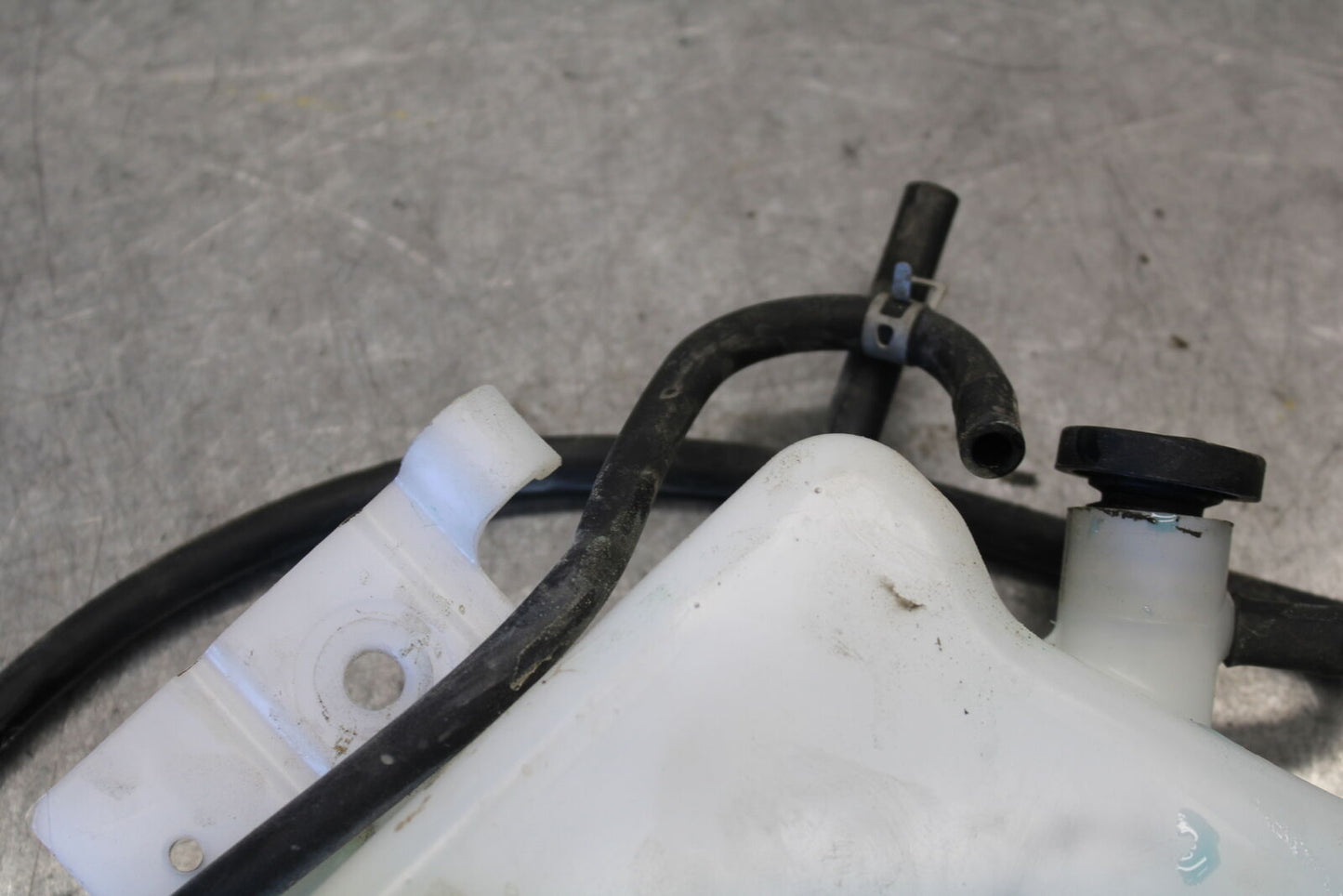 11-24 SUZUKI GSXR750 COOLANT WATER TANK RESERVOIR BOTTLE BB687