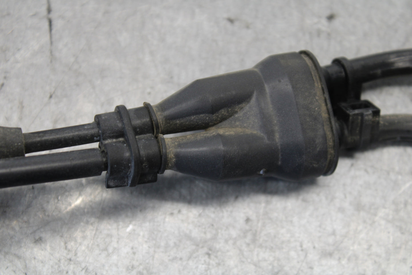 08-16 YAMAHA YZF R6 THROTTLE CABLES LINES 13S-26302-00-00 BB665