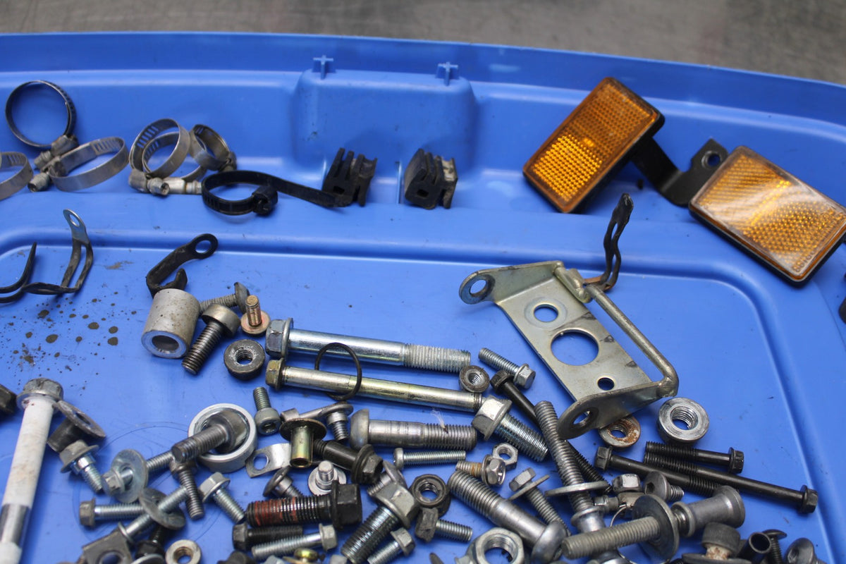 98-05 HONDA SUPER HAWK 1000 VTR1000F MOUNTING BOLTS HARDWARE SCREWS BB924