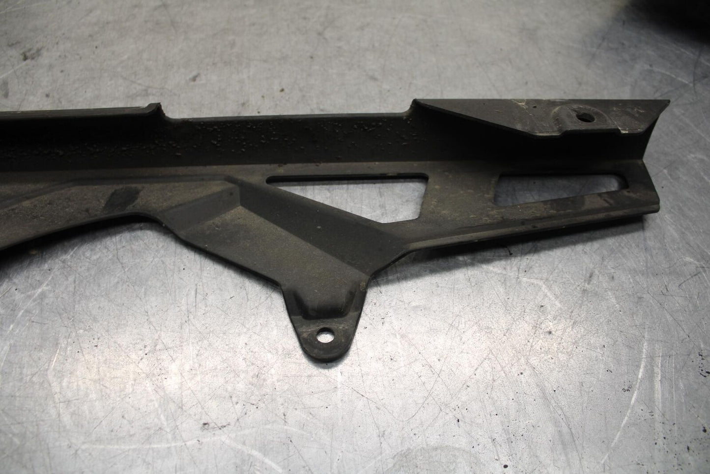 11-23 SUZUKI GSXR 750 REAR BACK DRIVE CHAIN GUARD COVER SHIELD BB630