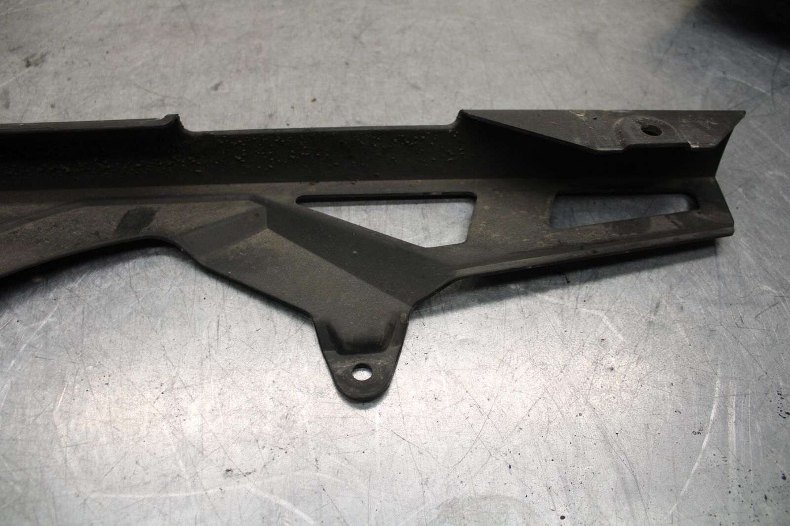 11-23 SUZUKI GSXR 750 REAR BACK DRIVE CHAIN GUARD COVER SHIELD BB630