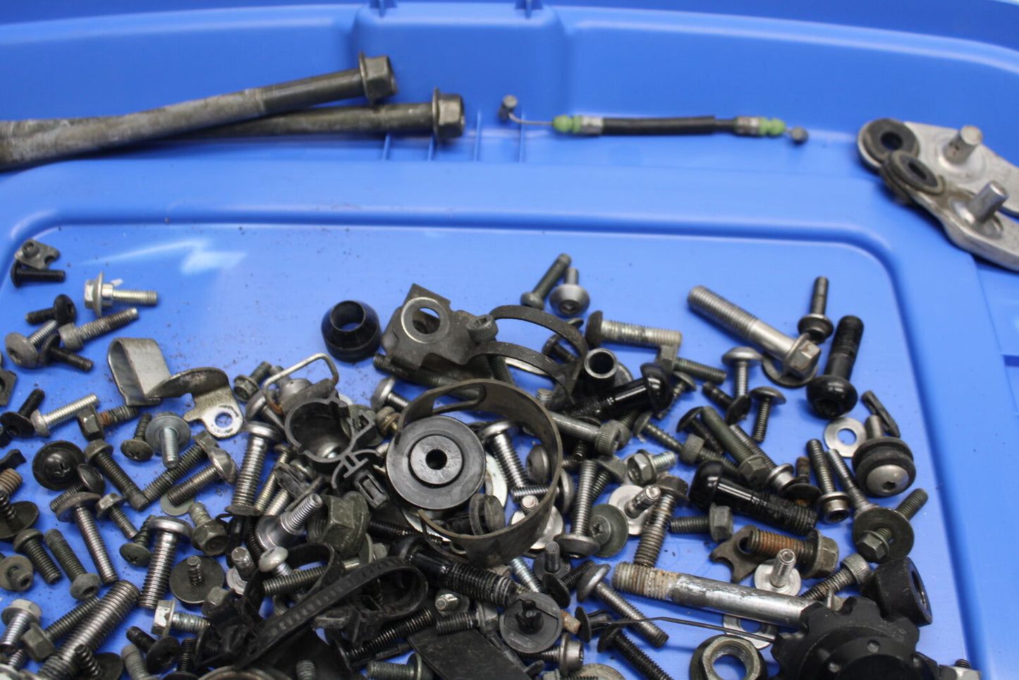 06 YAMAHA YZF R6 MOUNTING BOLTS HARDWARE MOTOR SCREWS BB716