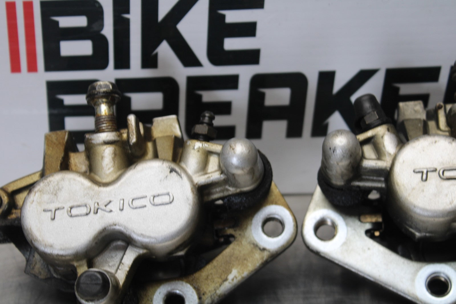 03-08 KAWASAKI VULCAN 1600 RIGHT LEFT FRONT BRAKE CALIPER SET PAIR BB196