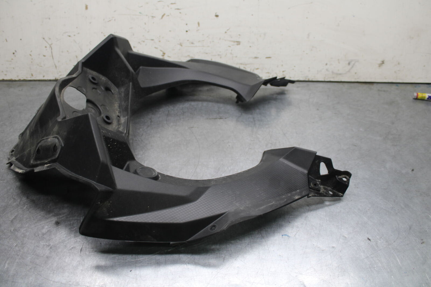 18-23 KAWASAKI NINJA 400 EX400 ABS FRONT CENTER COWL GAUGE FAIRING BB747