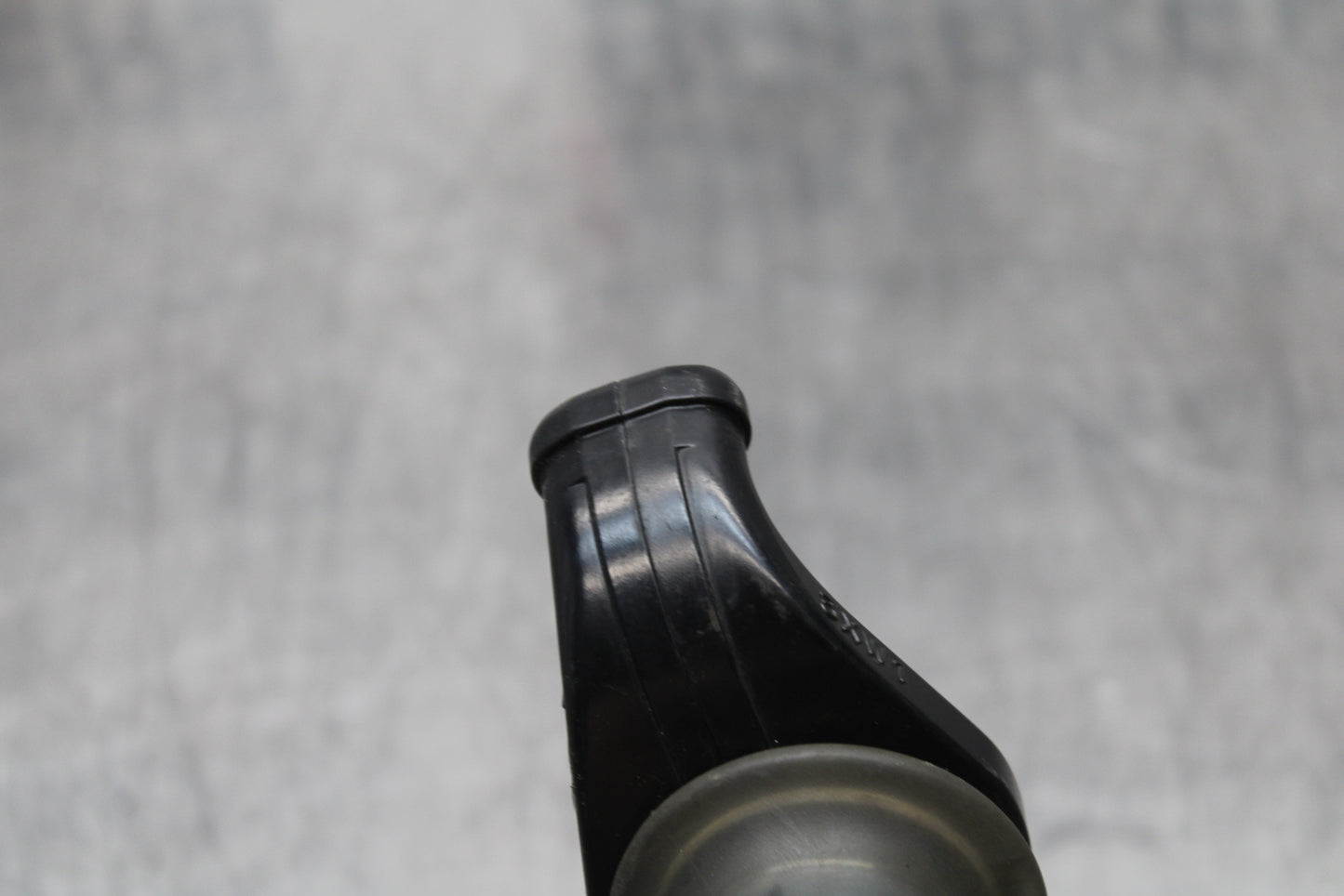 04-05 KAWASAKI NINJA ZX10R THROTTLE CABLE LINE HOUSING GUIDE BB163