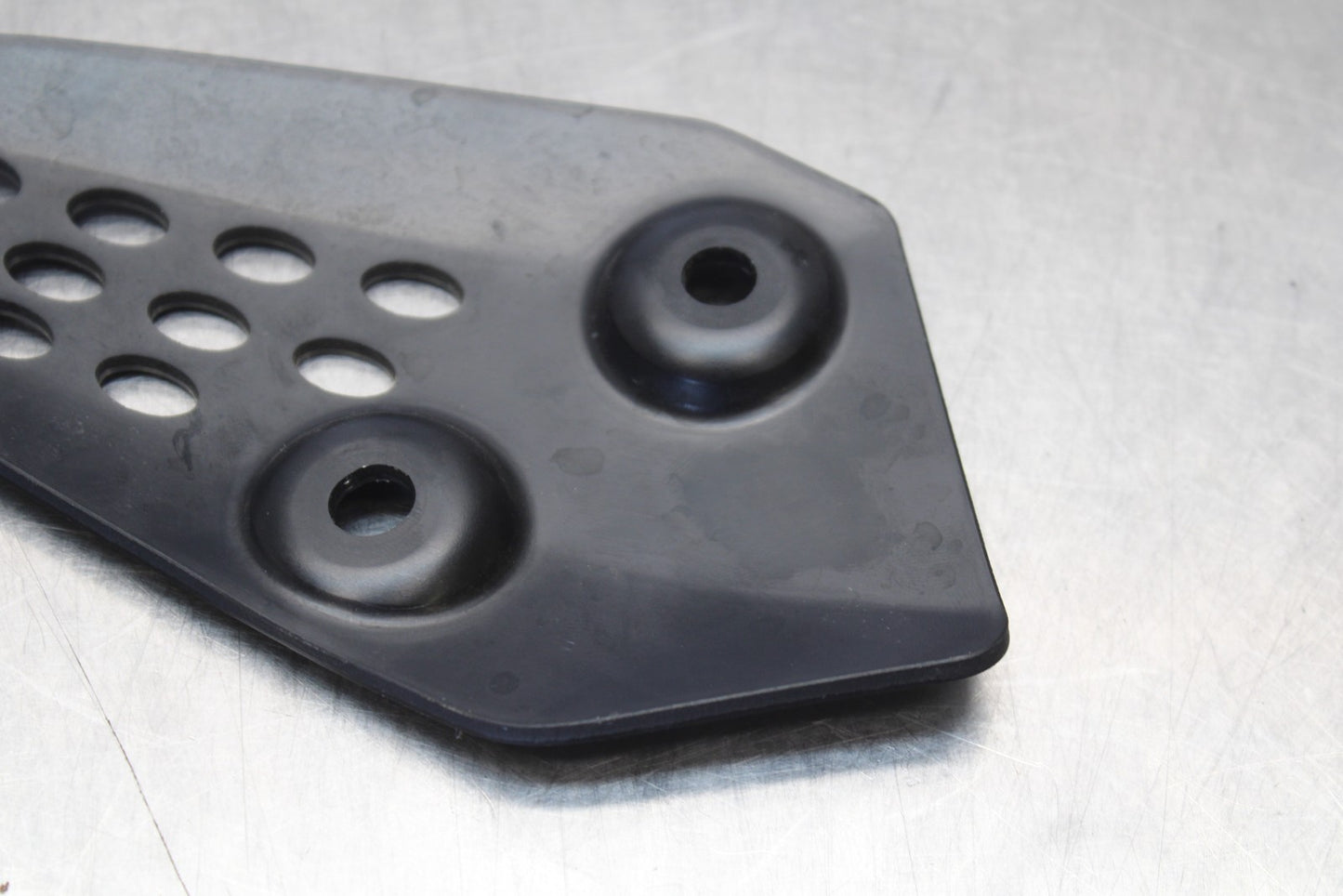 23-24 YAMAHA MT-07 LEFT REARSET REAR SET HEEL GUARD COVER  BB194