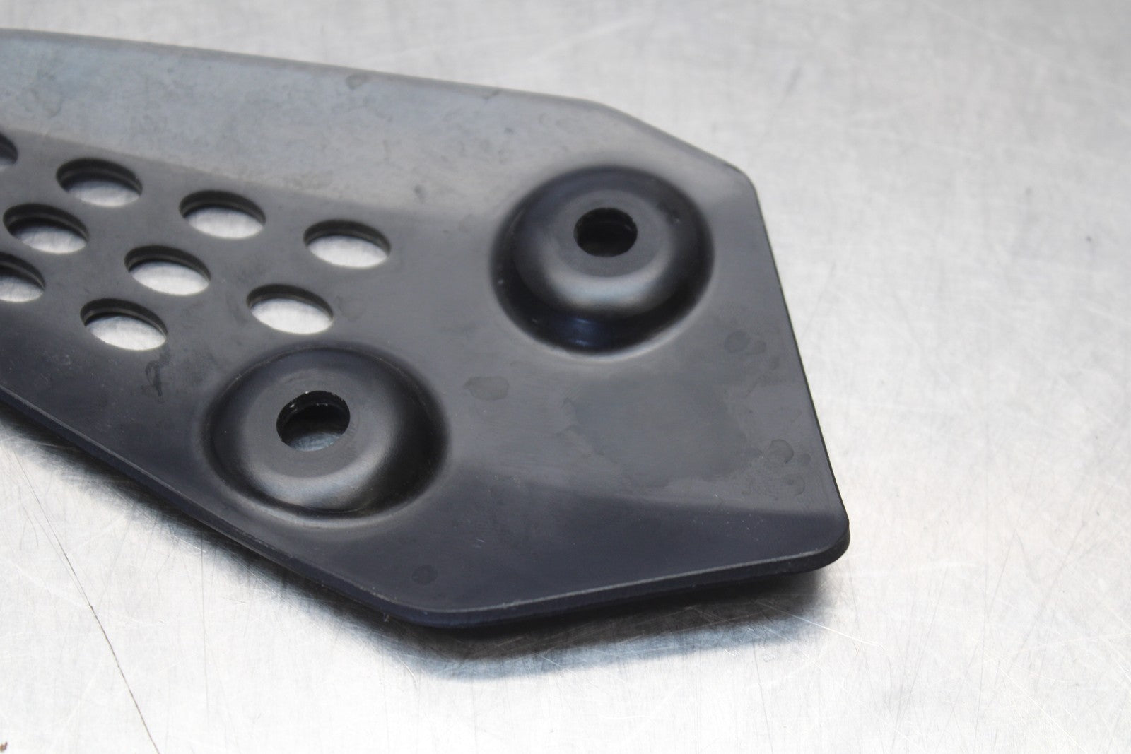 23-24 YAMAHA MT-07 LEFT REARSET REAR SET HEEL GUARD COVER  BB194