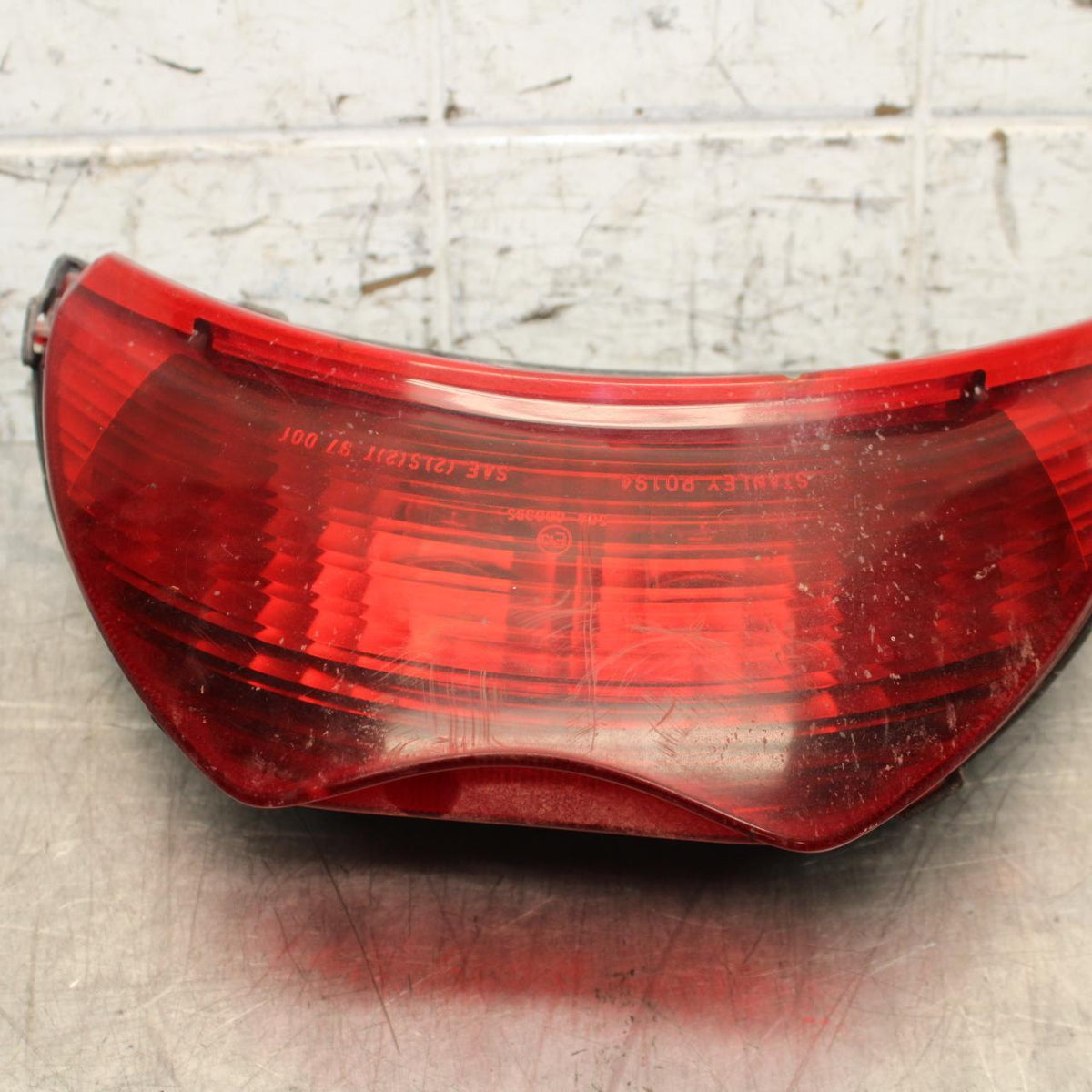 2006 Honda CBR600F4i REAR TAIL TAILLIGHT BACK BRAKE LIGHT BB567
