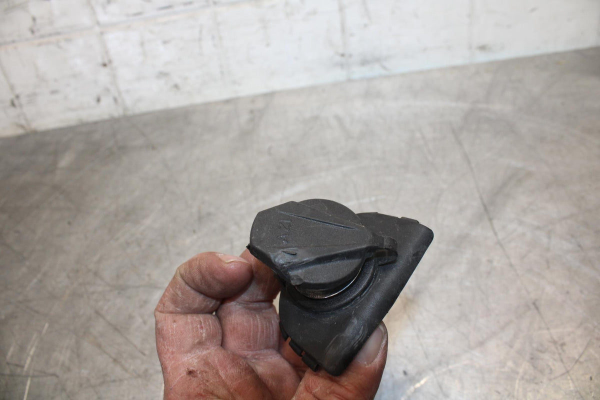 22 KTM 890 ADVENTURE   AUX POWER PLUG BB514