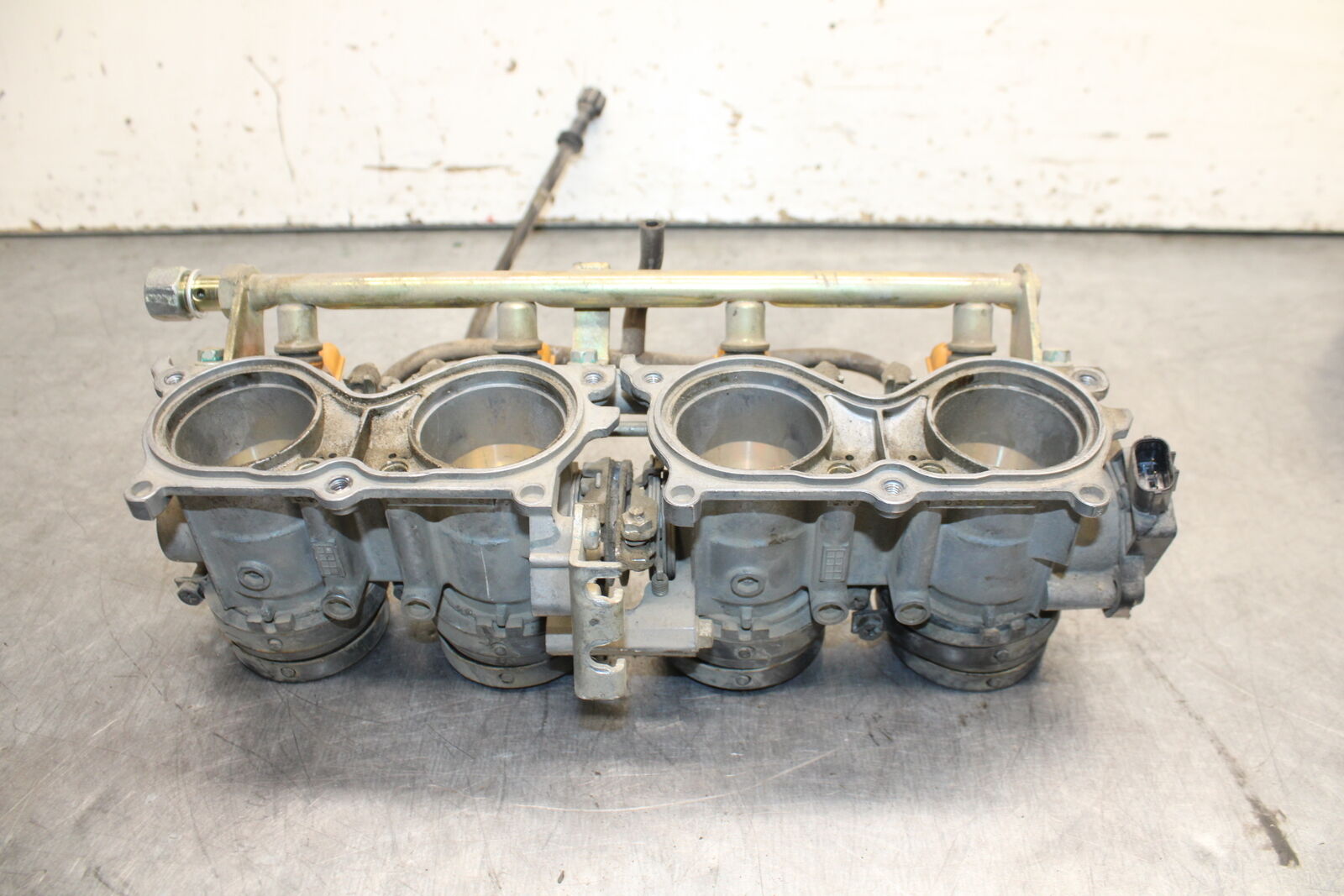 05-06 HONDA CBR600RR MAIN FUEL INJECTORS / THROTTLE BODIES BB739