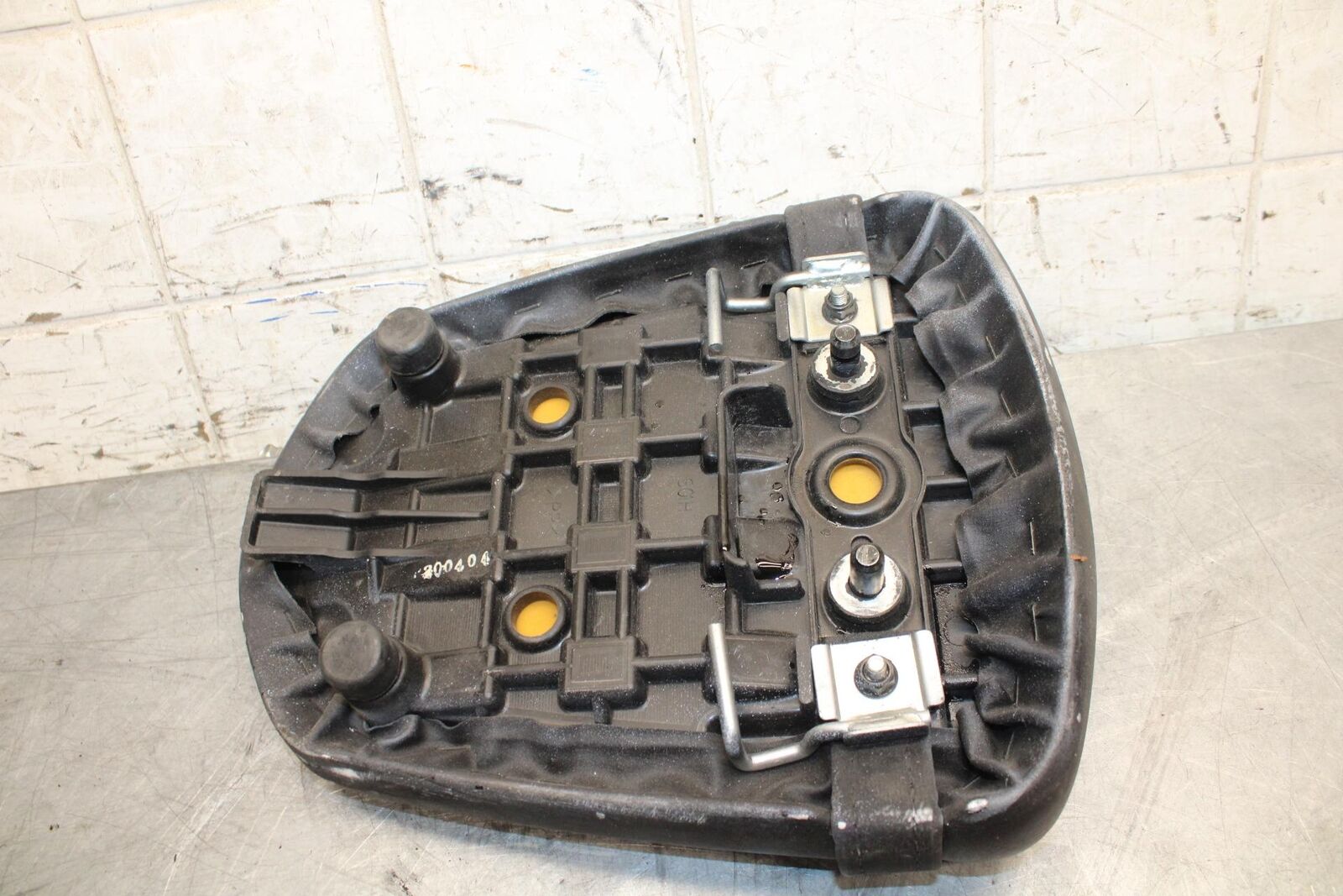 2007 Suzuki GSXR750 REAR BACK PASSENGER TANDEM SEAT PAD SADDLE PILLION BB546
