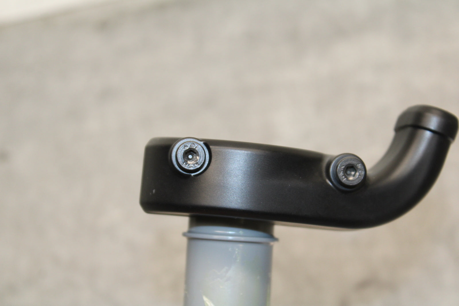 12-25 KAWASAKI NINJA ZX14R NEW!! THROTTLE CABLE LINE HOUSING GUIDE BB757